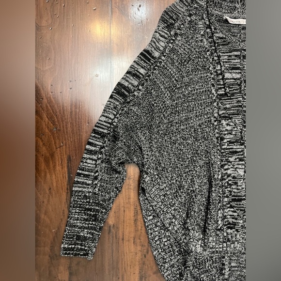 Athleta Hooded Sweater Size Small Gray Heather Casual Athleisure Comfortable EUC - Picture 7 of 15